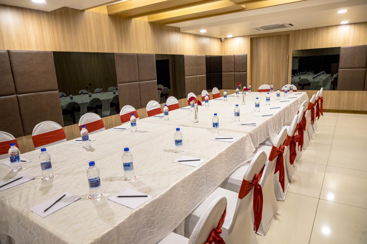 Hotel Citycentral Vijayawāda Esterno foto