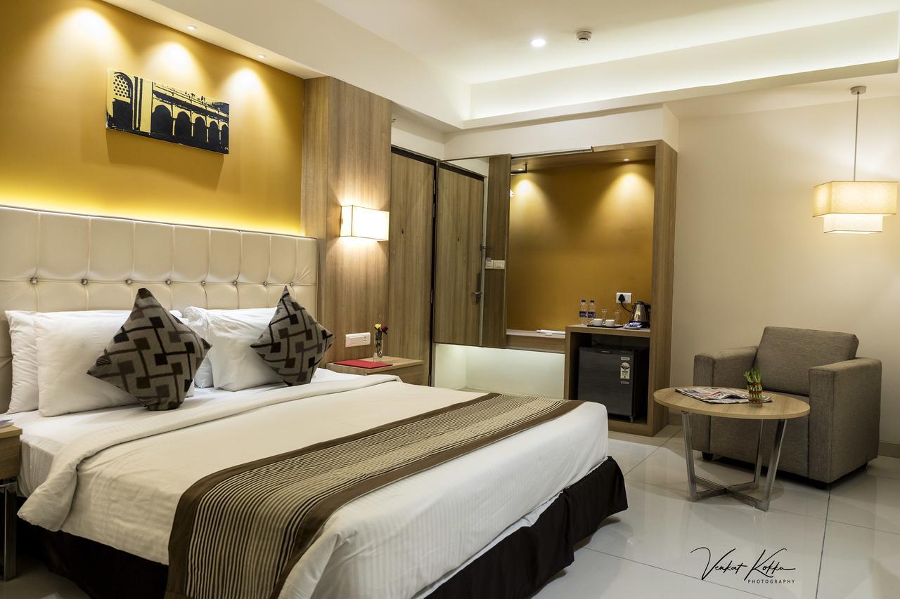 Hotel Citycentral Vijayawāda Esterno foto