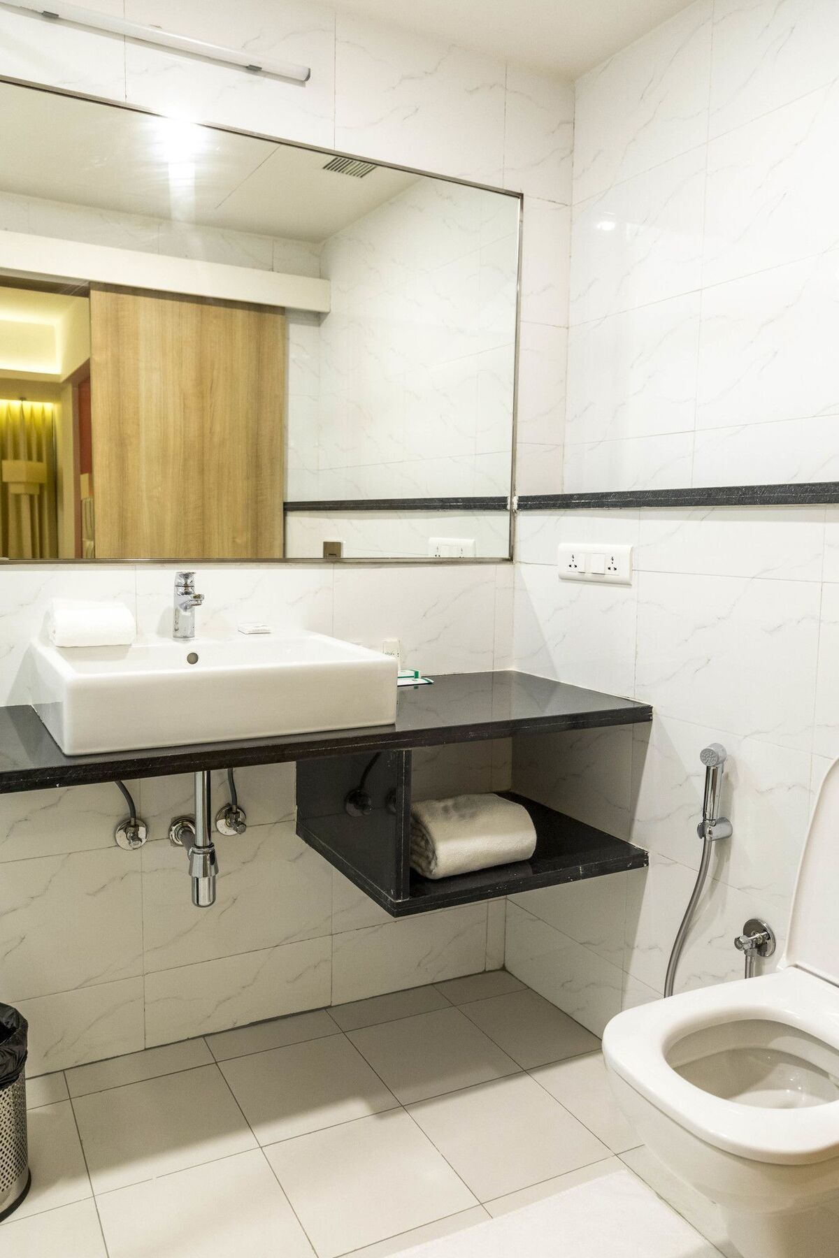 Hotel Citycentral Vijayawāda Esterno foto